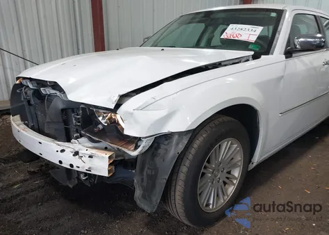 2010 Chrysler 300 Touring Plus z USA, uszkodzony, nr VIN 2C3CA1CV0AH329810